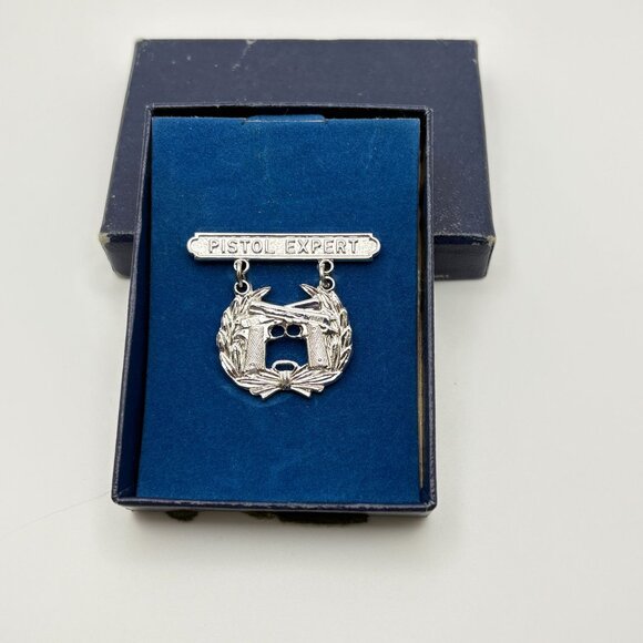 Vintage USMC Pistol Expert Qualification Badge With Original Box 1960s Krew - Picture 7 of 7
